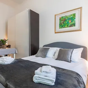 https://deluxe-studio-20155.it-lombardy.com
